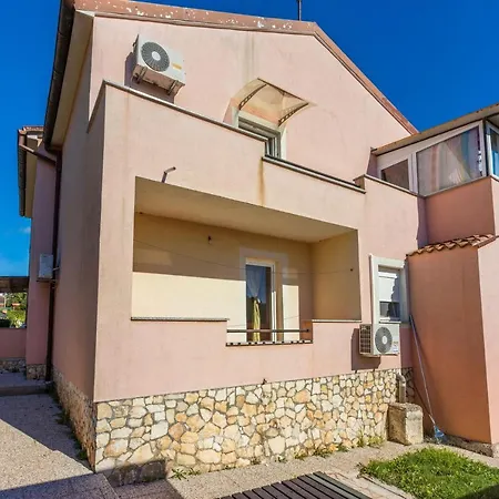Apartments Davor *