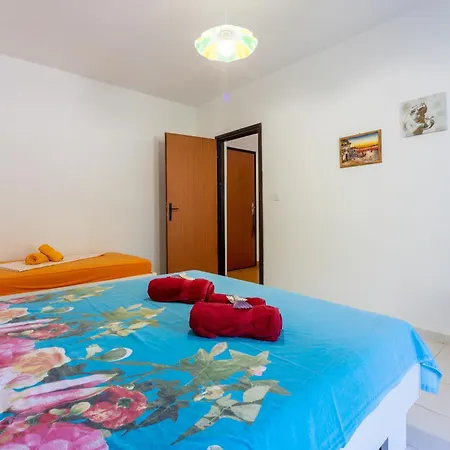 Apartments Davor *