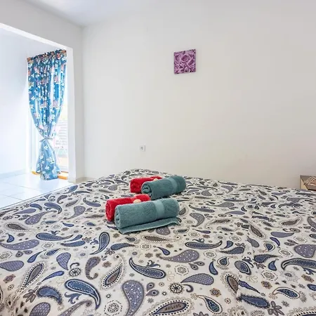 Apartments Davor *