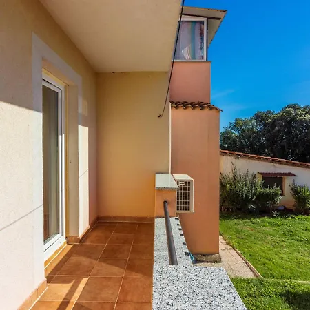 Apartments Davor *
