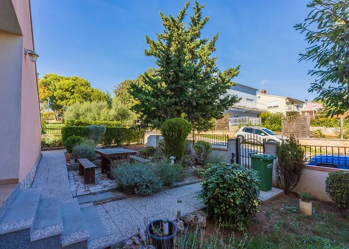 Apartments Davor Apartman *